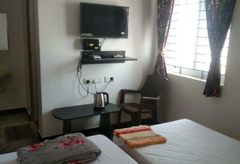 Отель Everest Residency