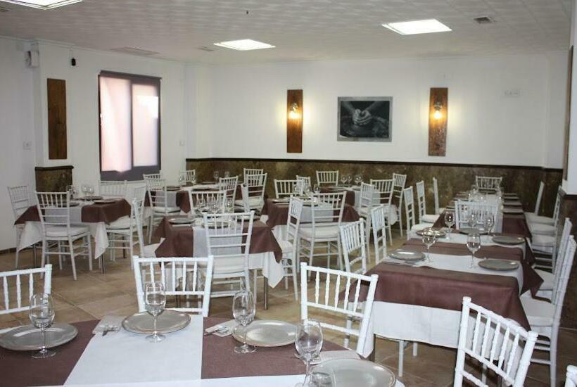 بنسيون Hostal Restaurante Arcilla