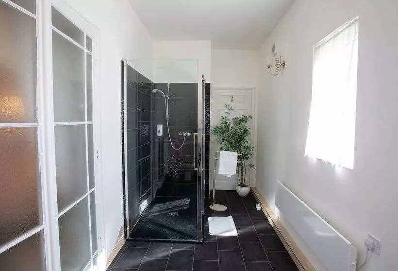 Hotel Fines Bayliwick