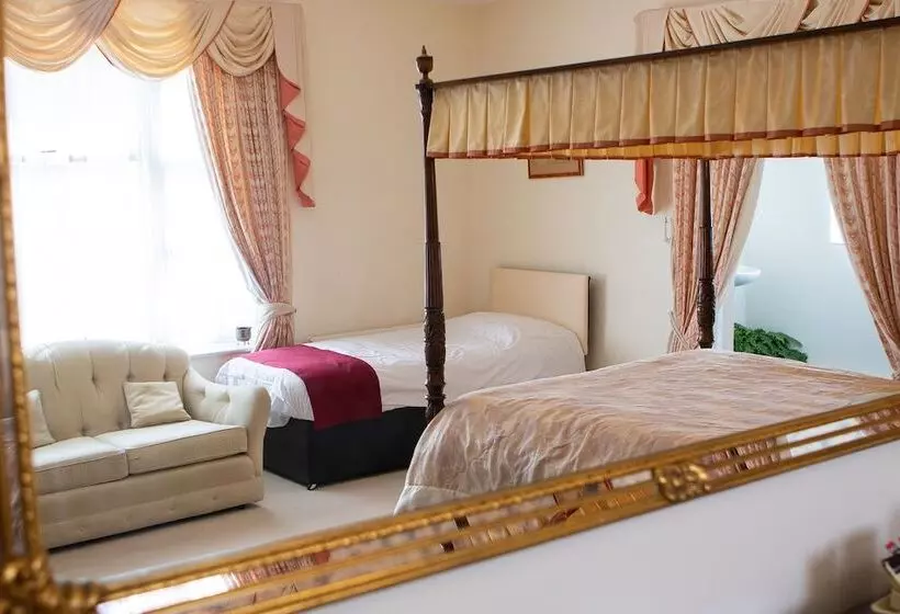 Hotel Fines Bayliwick