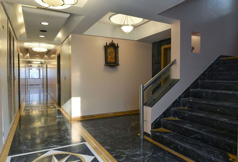 Отель Mint Salisbury Park