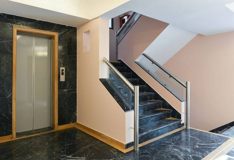 Отель Mint Salisbury Park