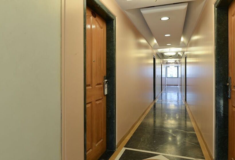 Отель Mint Salisbury Park