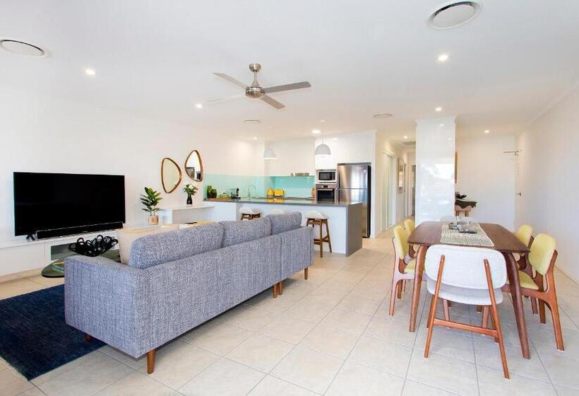 ホテル Offshore Noosa Resort