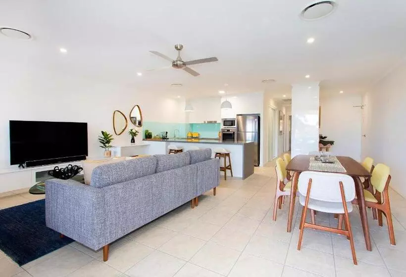 בית מלון כפרי Offshore Noosa Resort