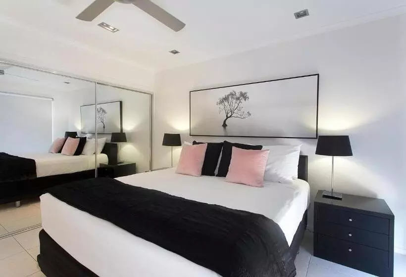 בית מלון כפרי Offshore Noosa Resort