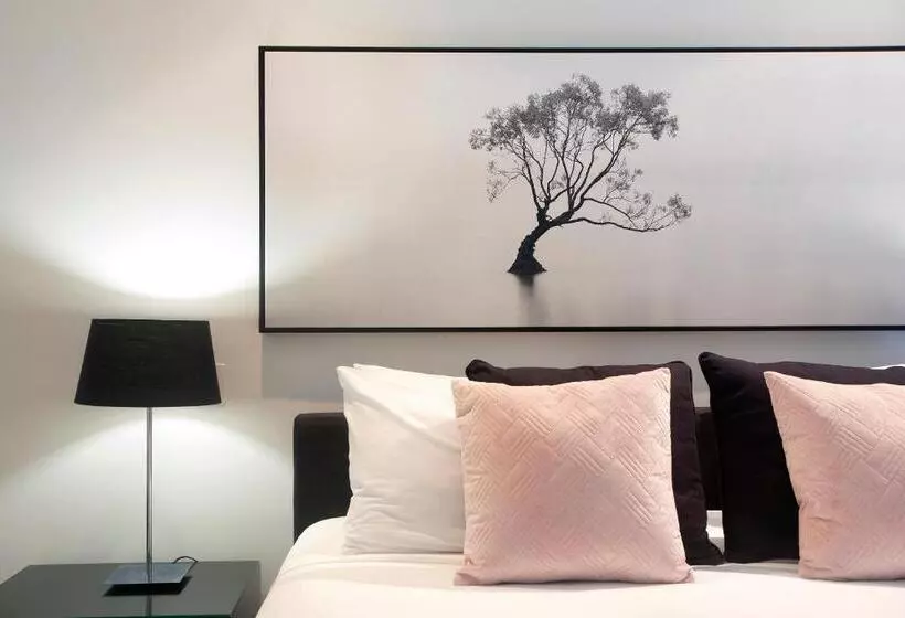 בית מלון כפרי Offshore Noosa Resort