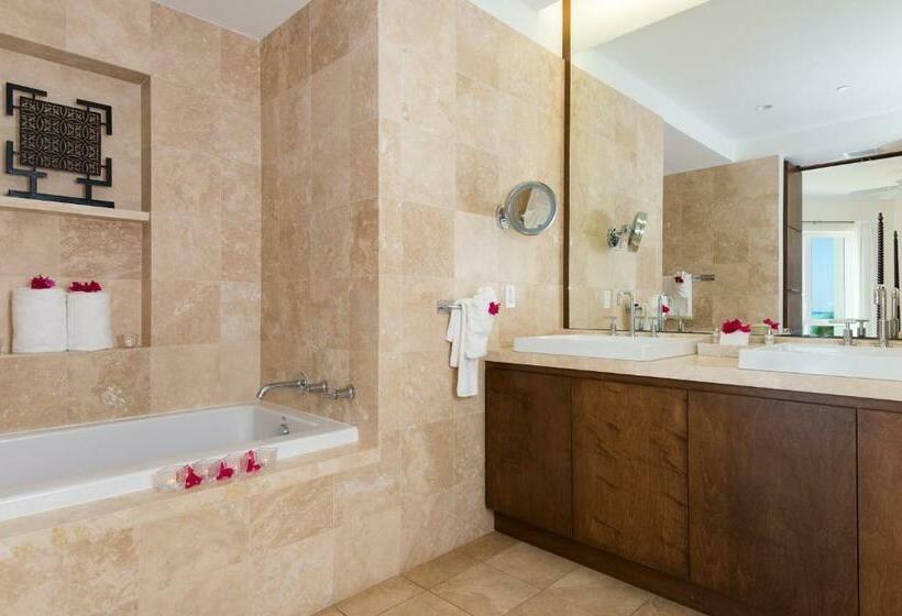 هتل West Bay Club