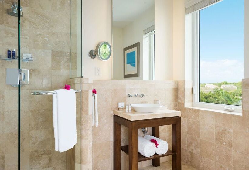 هتل West Bay Club