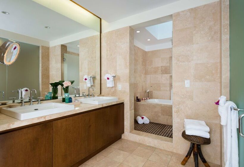 هتل West Bay Club