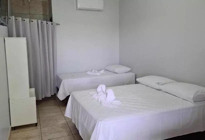 Retkeilymaja Pousada Romeiros Do Pai Eterno   Santuario Basilica De Trindade