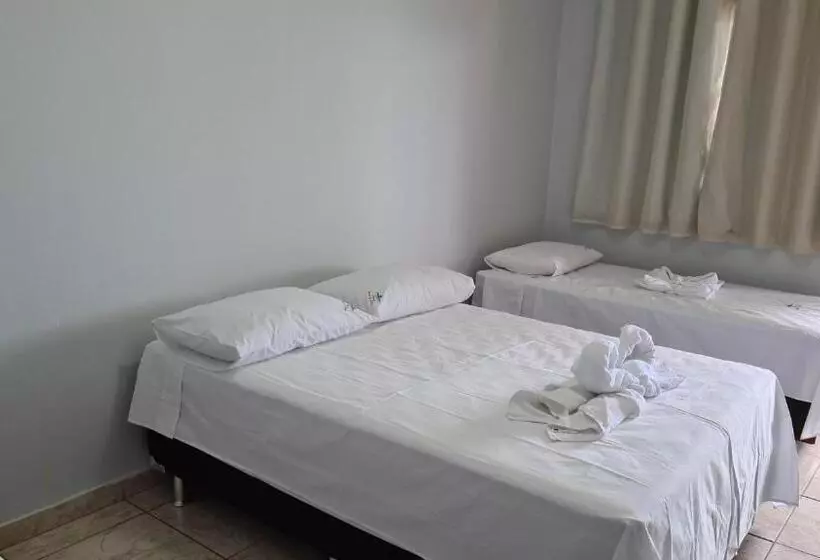 Retkeilymaja Pousada Romeiros Do Pai Eterno   Santuario Basilica De Trindade