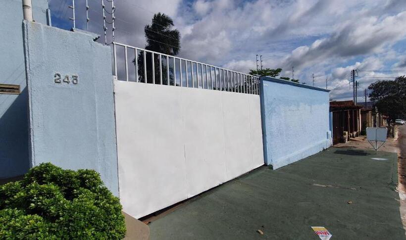 호스텔 Pousada Romeiros Do Pai Eterno   Santuario Basilica De Trindade