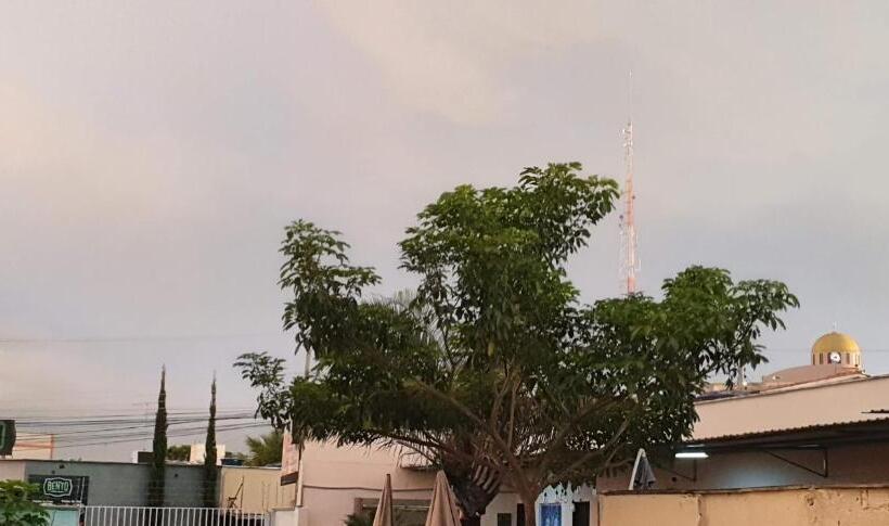 호스텔 Pousada Romeiros Do Pai Eterno   Santuario Basilica De Trindade