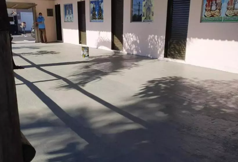 Retkeilymaja Pousada Romeiros Do Pai Eterno   Santuario Basilica De Trindade