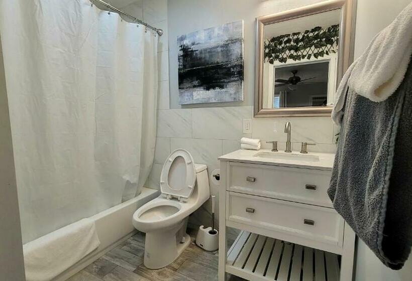 Barefoot Mailman Motel