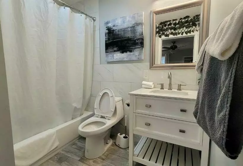 Barefoot Mailman Motel