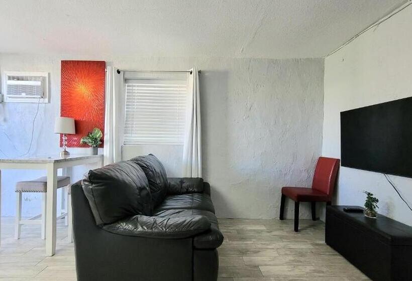 Barefoot Mailman Motel