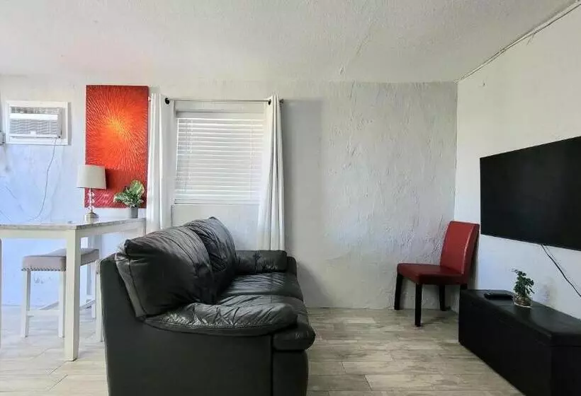 Barefoot Mailman Motel