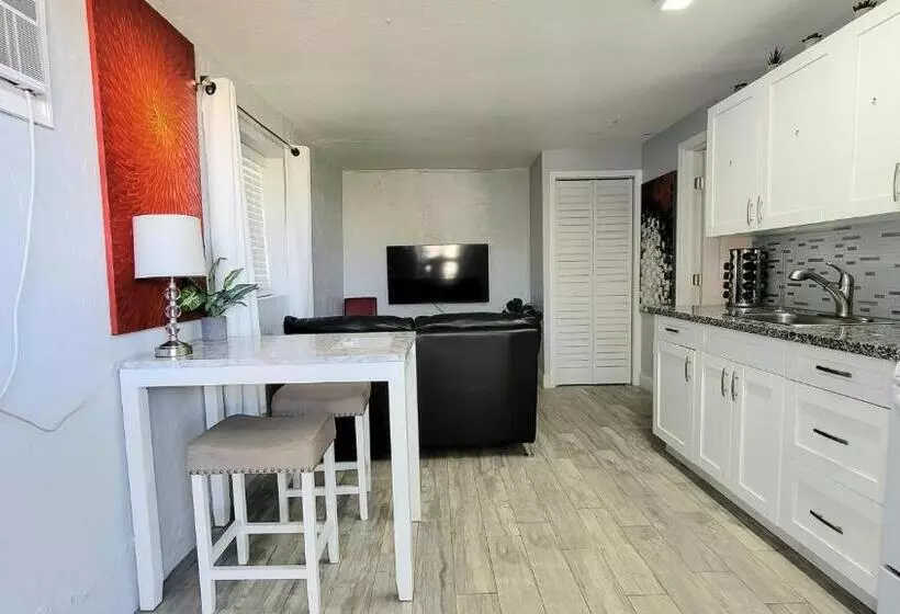 Barefoot Mailman Motel