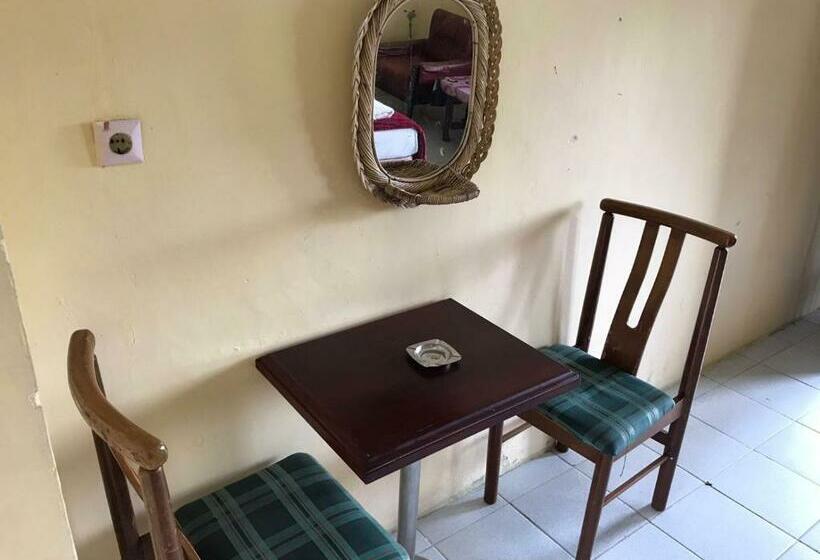 בית מלון כפרי Miranda At Desa Wisata Berastagi