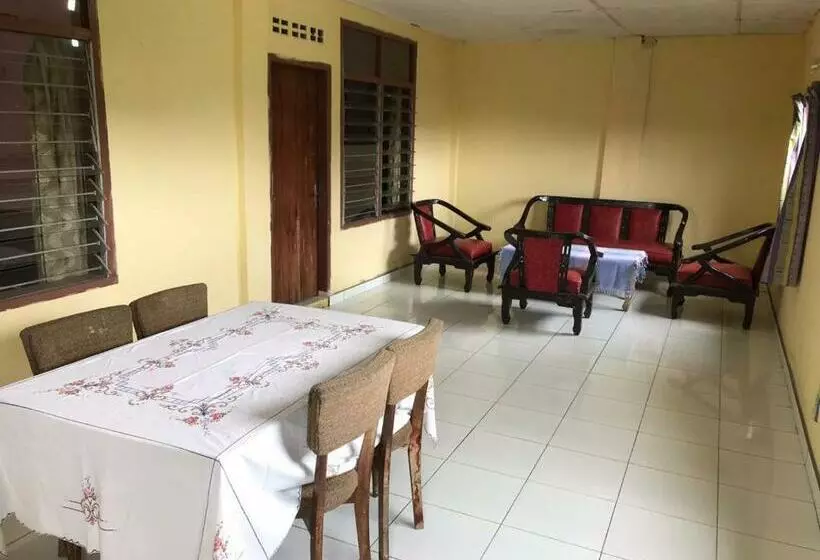 Hotelli Miranda At Desa Wisata Berastagi