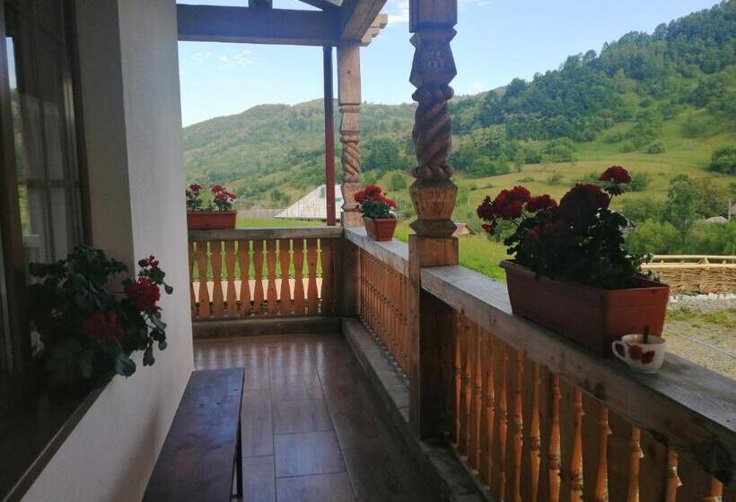 Pensiunea Plai Strabun