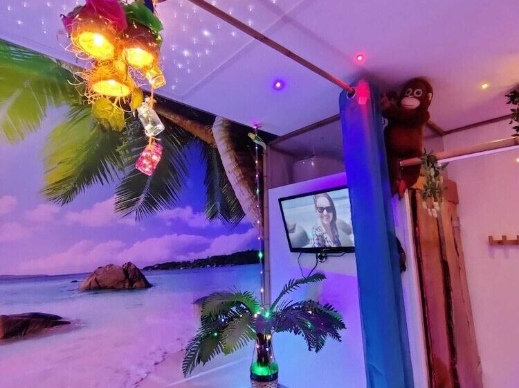 تختخواب و صبحانه Wonder Room Paraiso Magico Habitacion