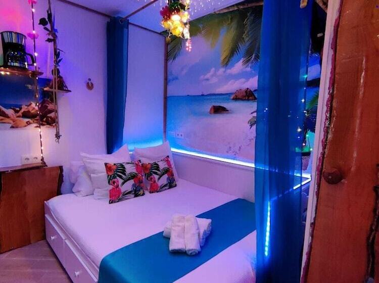تختخواب و صبحانه Wonder Room Paraiso Magico Habitacion