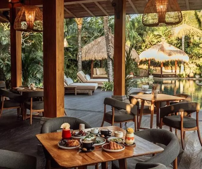 ホテル Desa Hay Canggu