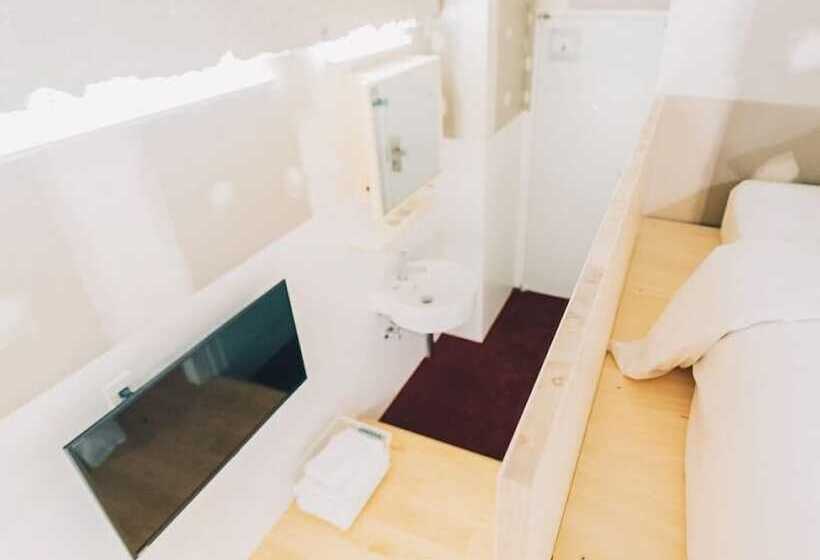 בית מלון כפרי Of