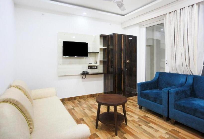 M K Hotel And Restaurant