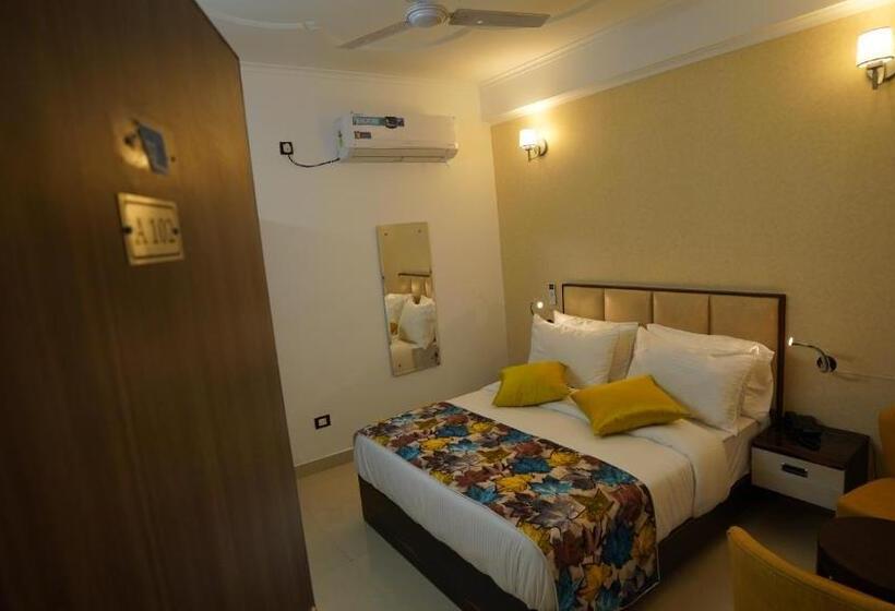 M K Hotel And Restaurant