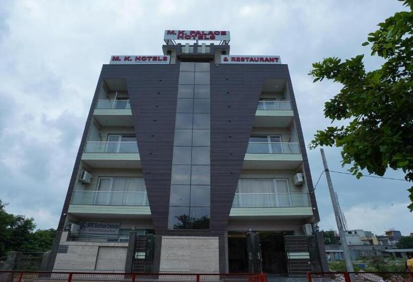 M K Hotel And Restaurant