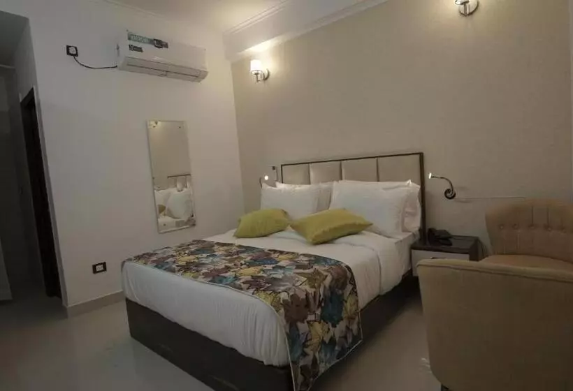 M K Hotel And Restaurant