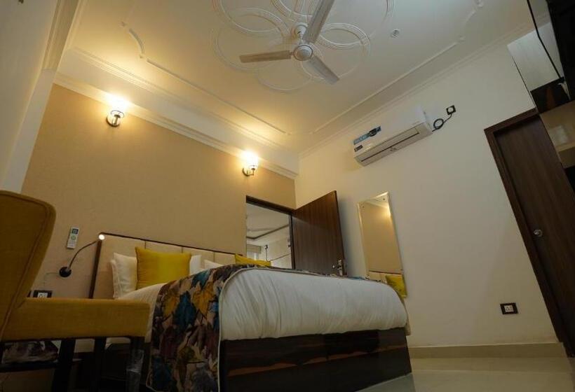 M K Hotel And Restaurant