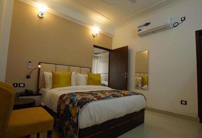 M K Hotel And Restaurant