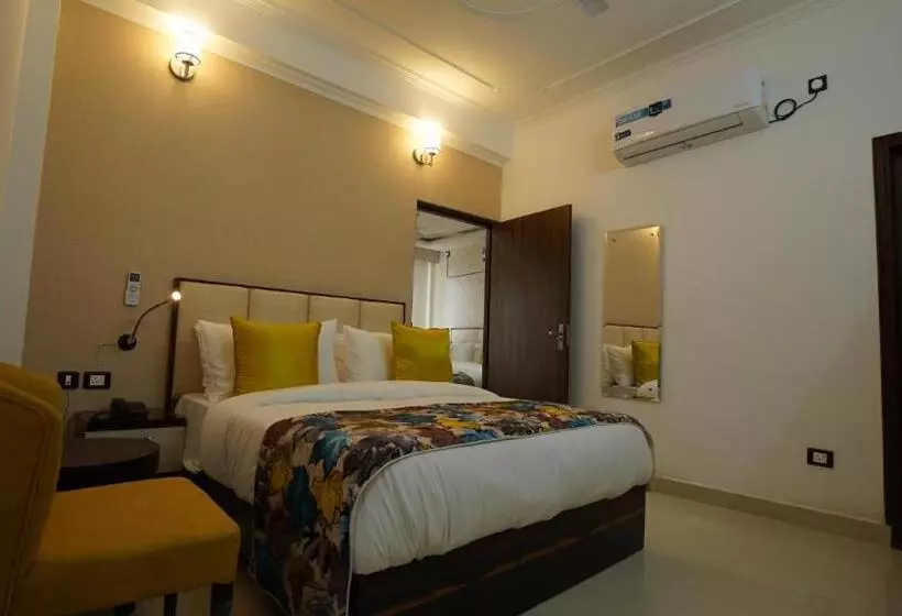 M K Hotel And Restaurant