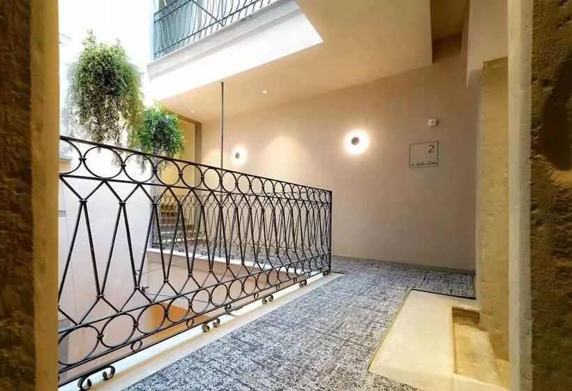 پانسیون Bergamo Inn 21