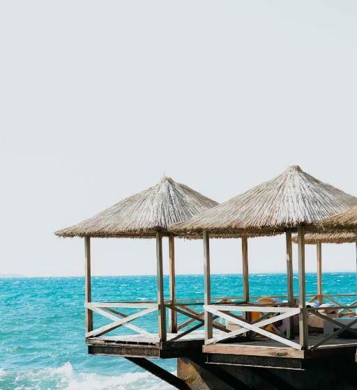 Отель Maja Luxury Resort