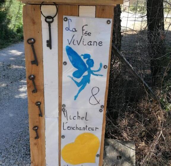 住宿加早餐  La Fée Viviane Et Michel L Enchanteur