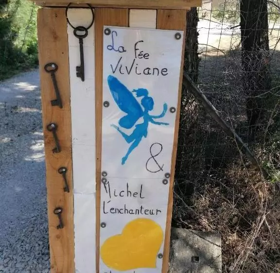 ベッドアンドブレックファースト La Fée Viviane Et Michel L Enchanteur