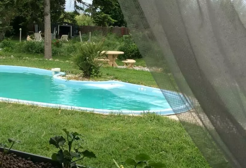 Aamiaismajoitus (B&B) Chambre Du Merle