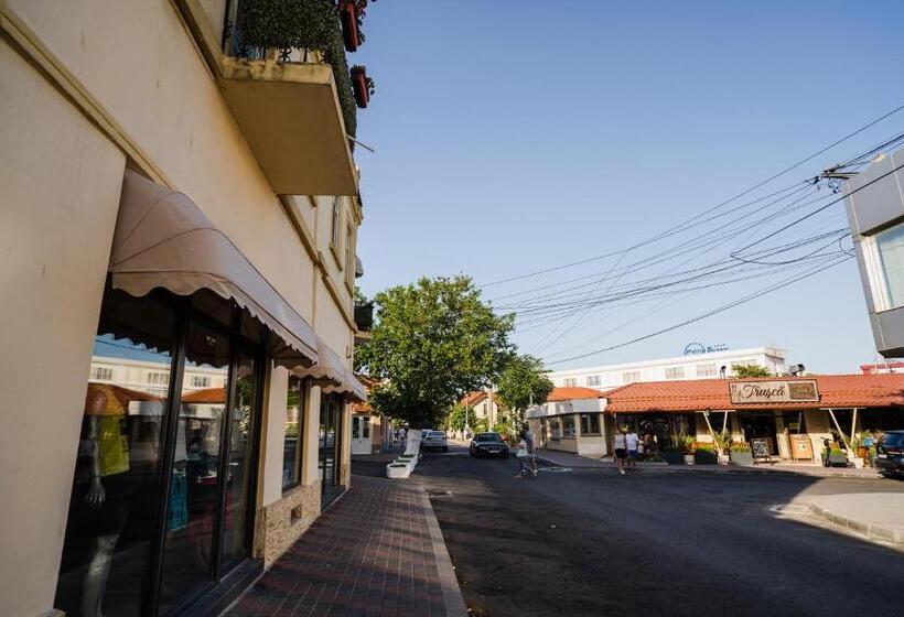 פנסיון Vila Ranya Adults Only