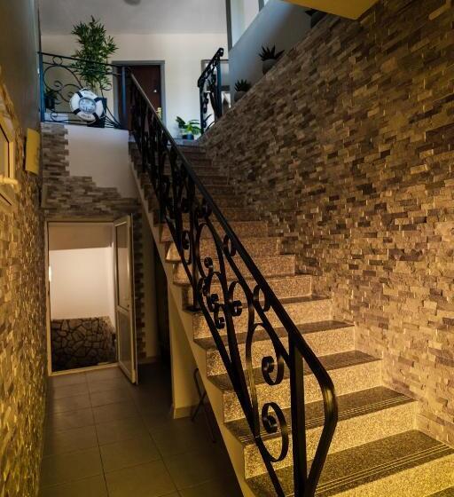 פנסיון Vila Ranya Adults Only