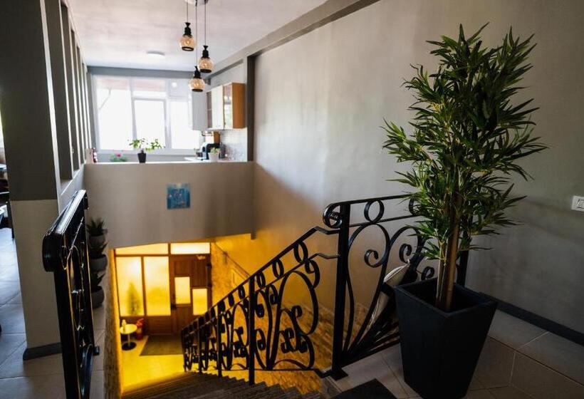 פנסיון Vila Ranya Adults Only