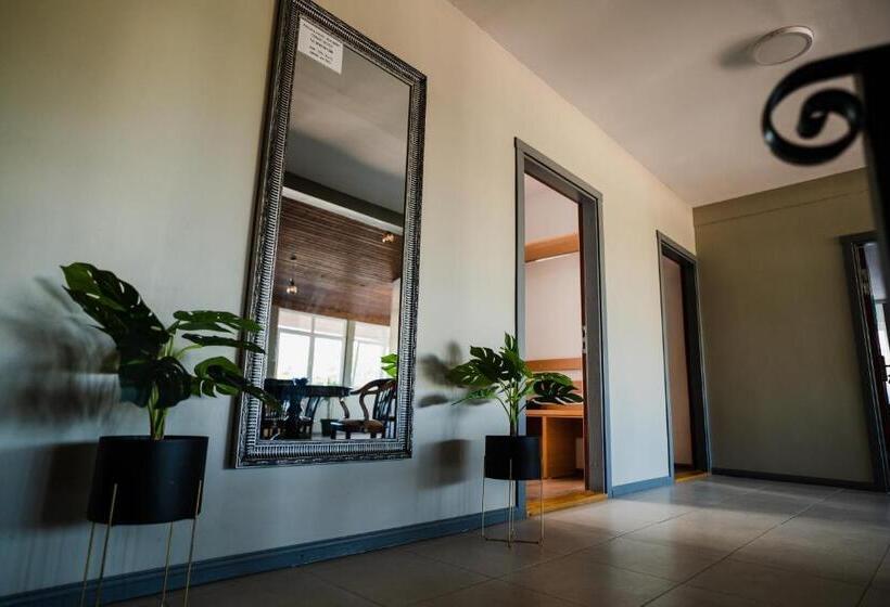 פנסיון Vila Ranya   Adults Only