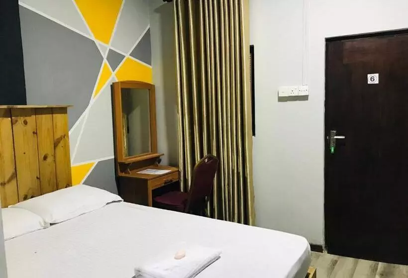 ホテル Alina Budget