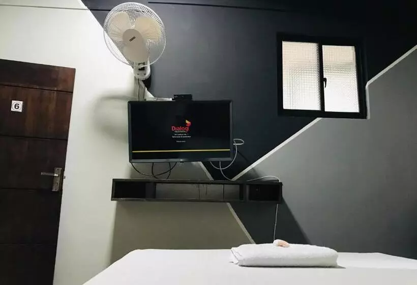 ホテル Alina Budget