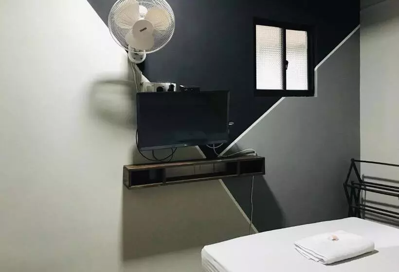 ホテル Alina Budget